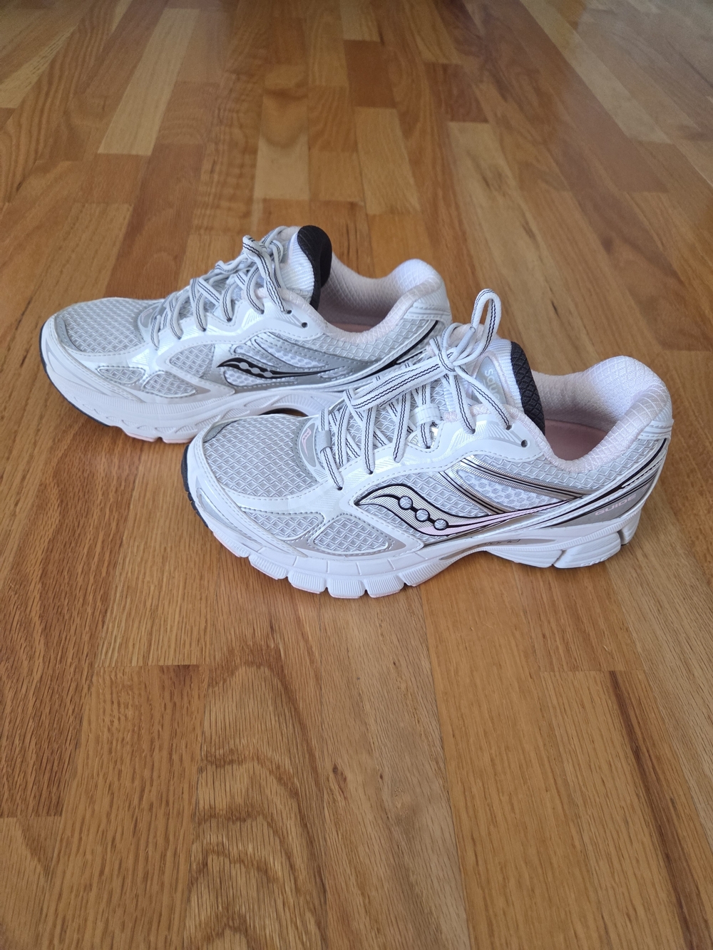 Saucony White and Black Women's Athletic Shoes